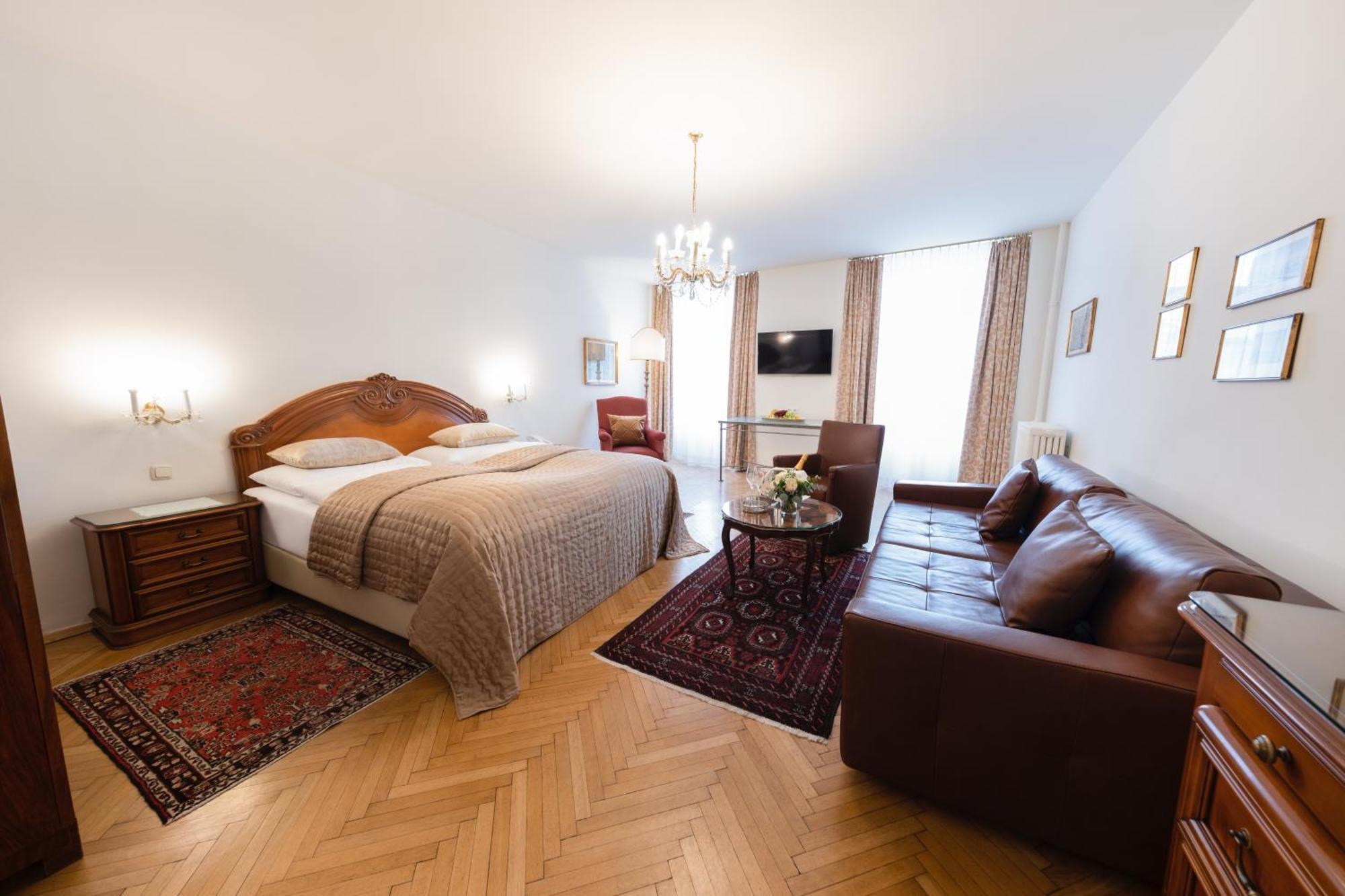 Austria Classic Hotel Wolfinger - Hauptplatz ลินซ์ ภายนอก รูปภาพ