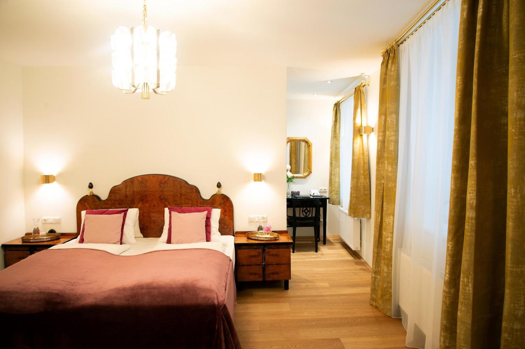 Austria Classic Hotel Wolfinger - Hauptplatz ลินซ์ ภายนอก รูปภาพ