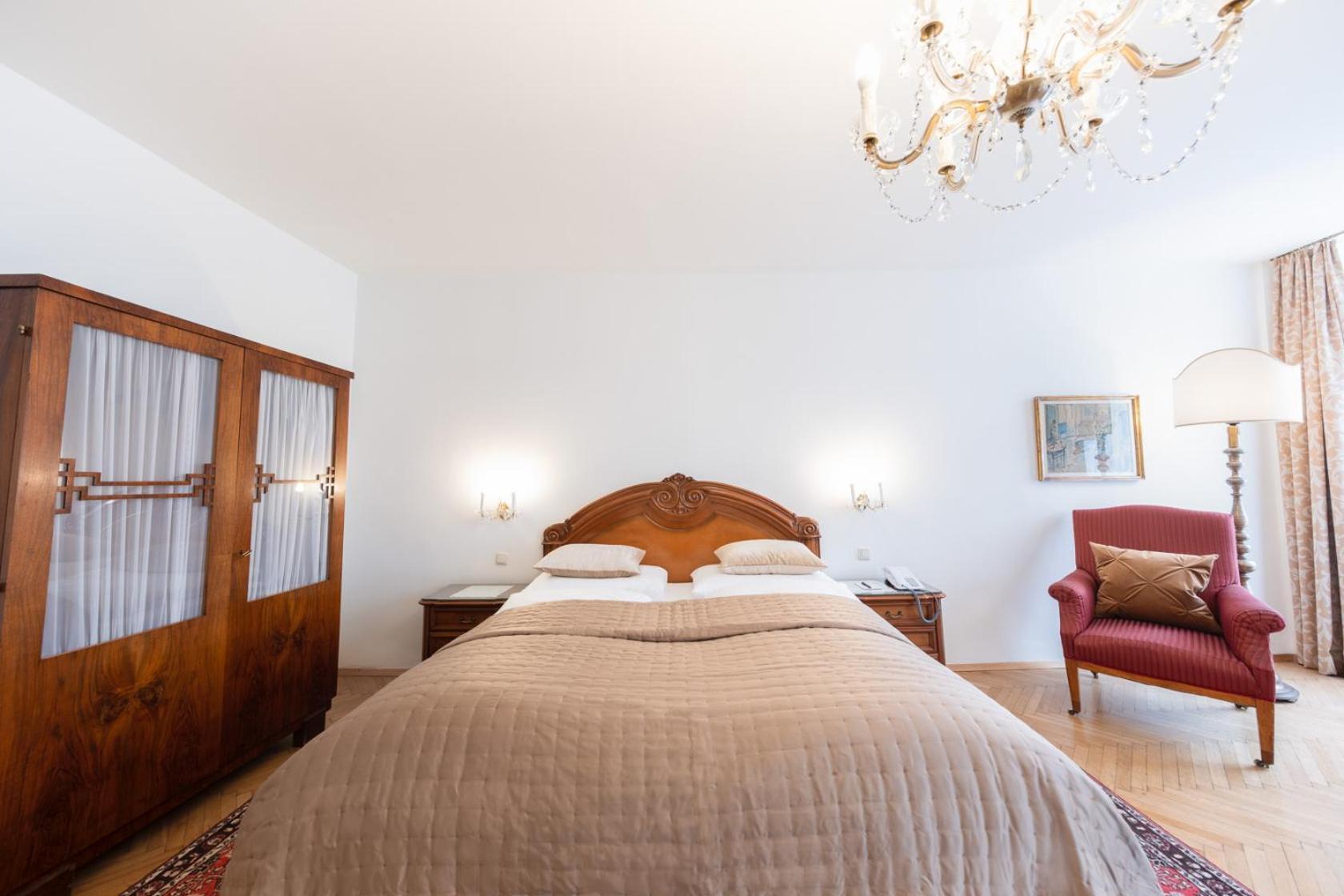 Austria Classic Hotel Wolfinger - Hauptplatz ลินซ์ ภายนอก รูปภาพ