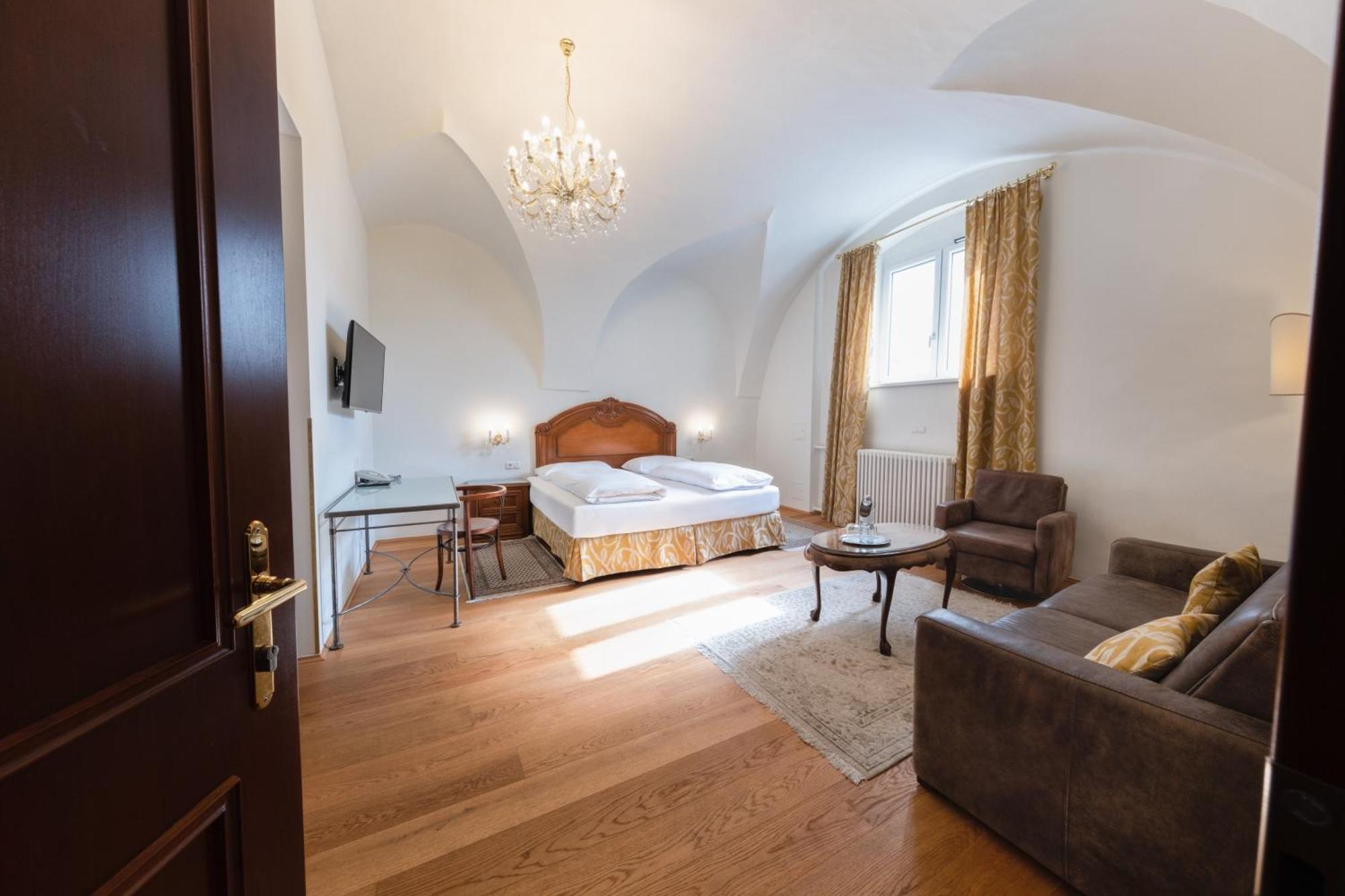 Austria Classic Hotel Wolfinger - Hauptplatz ลินซ์ ภายนอก รูปภาพ