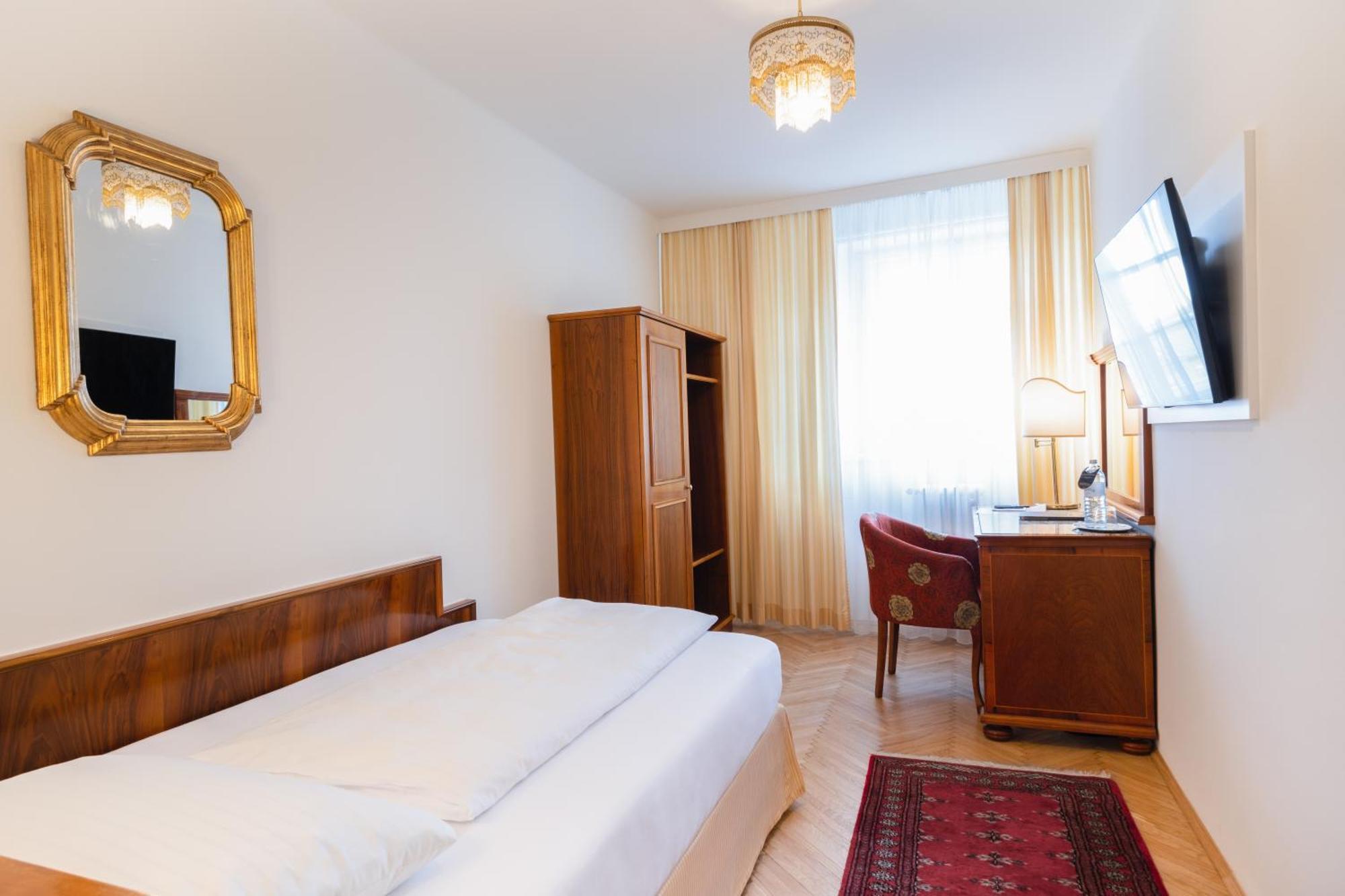Austria Classic Hotel Wolfinger - Hauptplatz ลินซ์ ภายนอก รูปภาพ