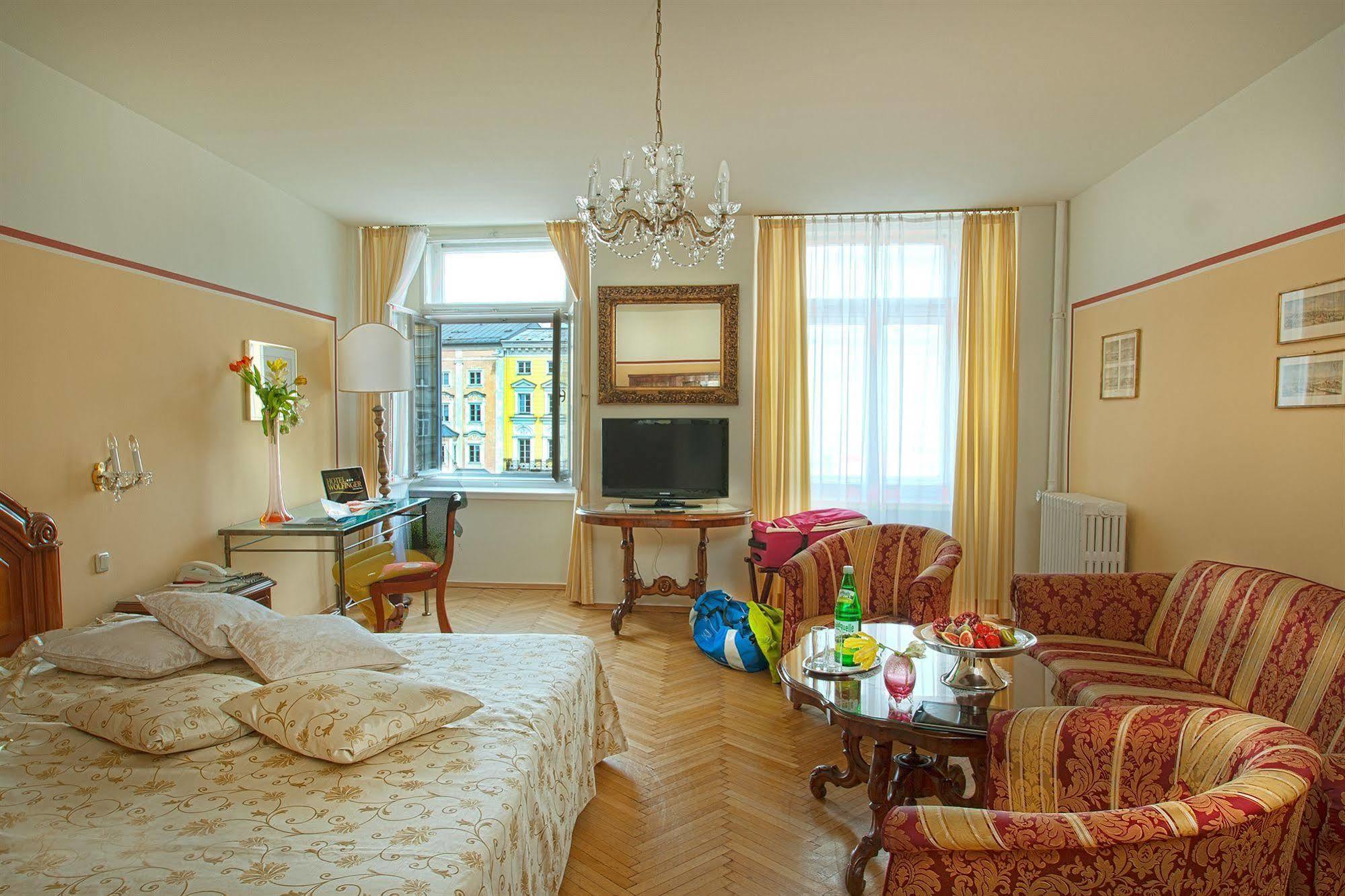 Austria Classic Hotel Wolfinger - Hauptplatz ลินซ์ ภายนอก รูปภาพ