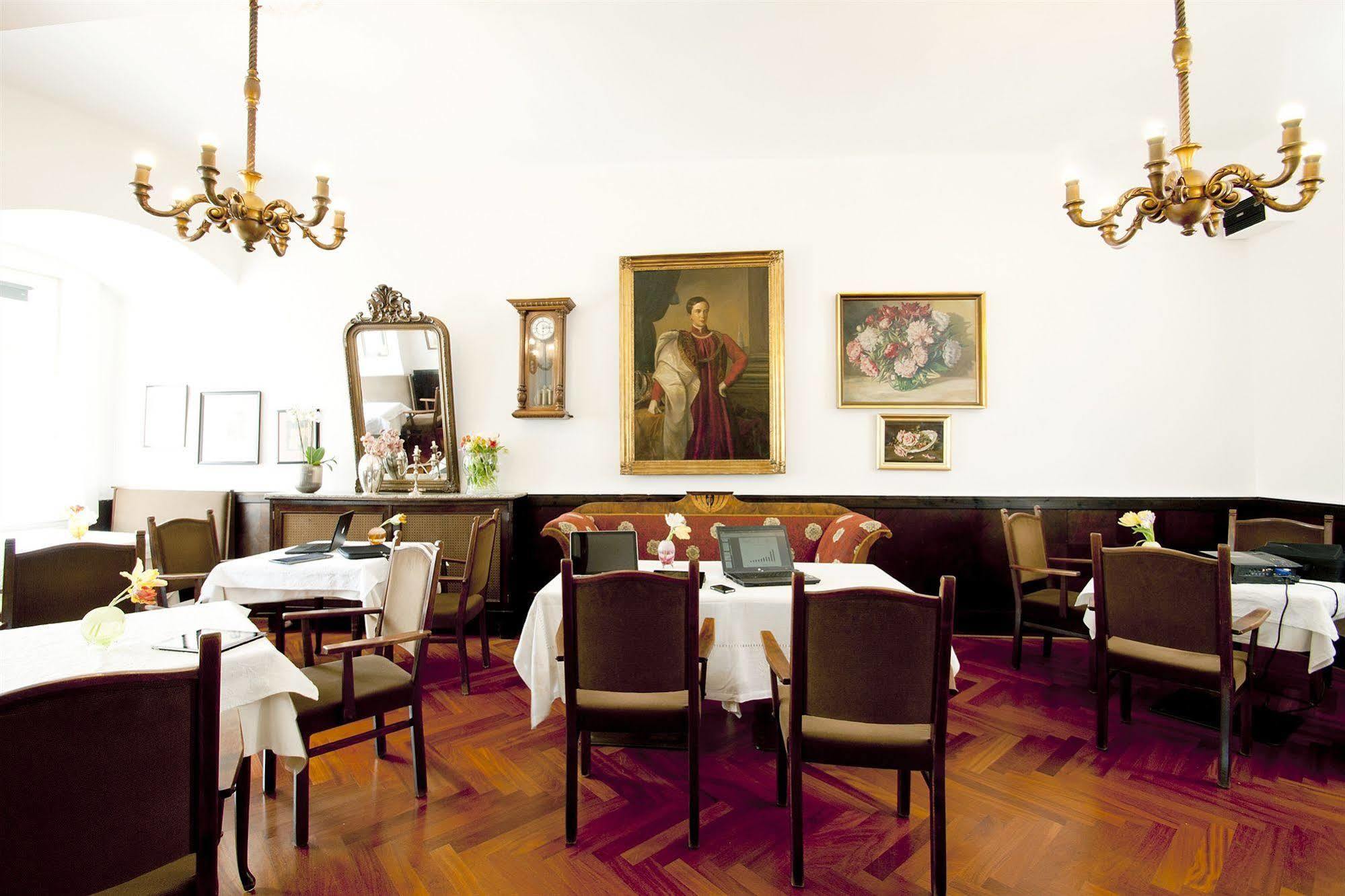 Austria Classic Hotel Wolfinger - Hauptplatz ลินซ์ ภายนอก รูปภาพ